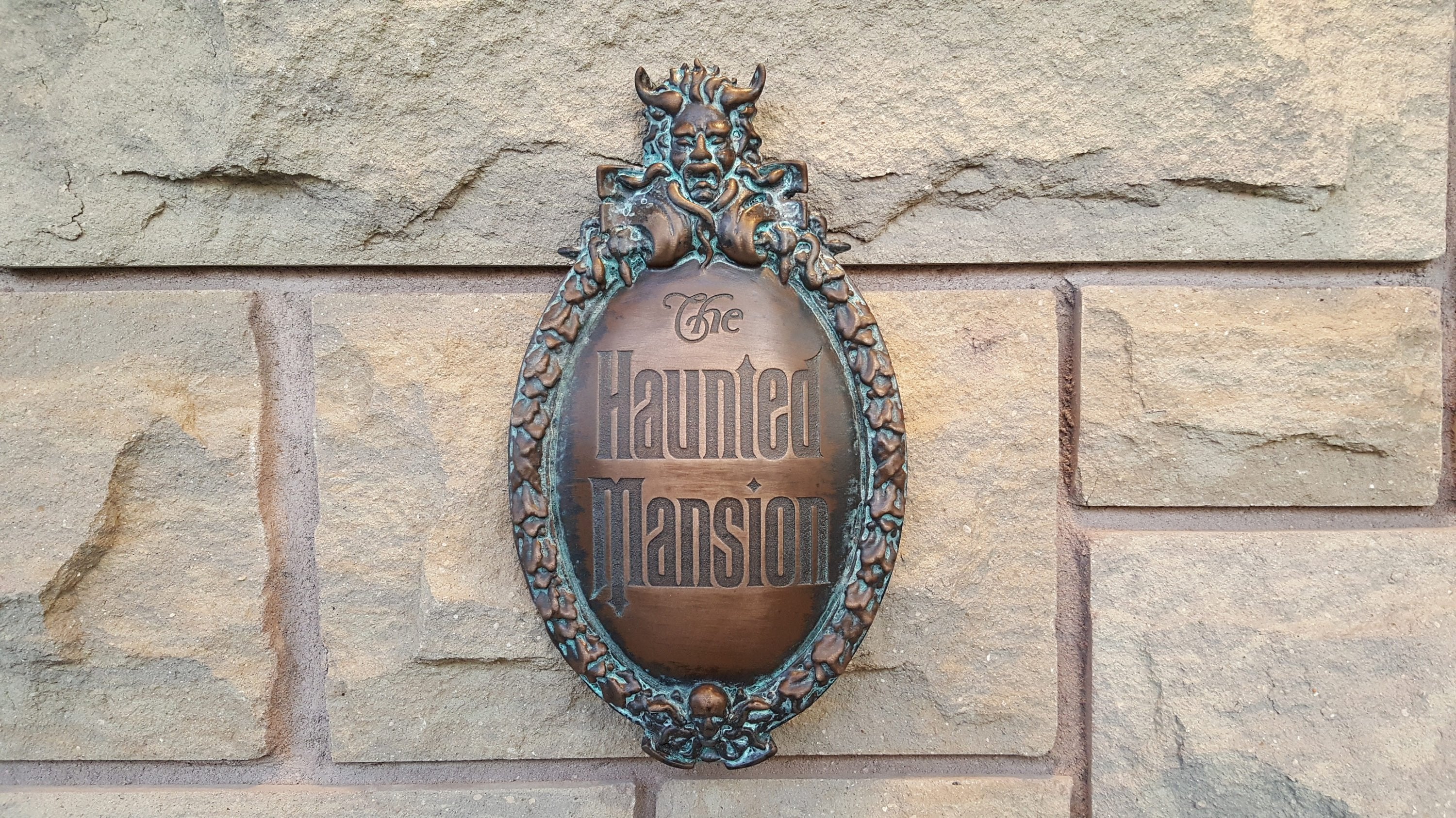 Haunted Mansion Resin Sign 看板 Haunted Mansion Gate Plaque Sign Full Size Prop Cast From